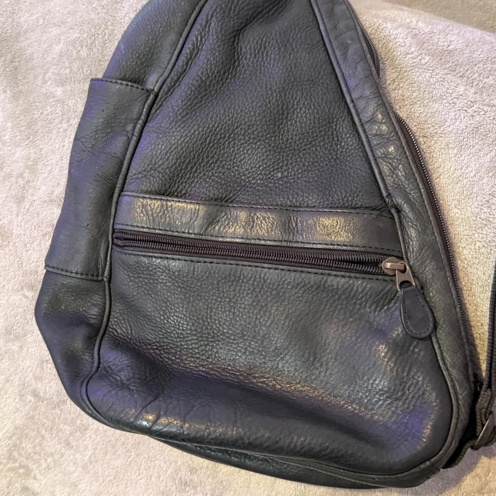 L.L. Bean Traveler Healthy Back Bag AmeriBag Medium Black Leather Sling Backpack